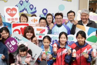 新北鮮奶幸福週開跑　攜手七大通路兌換　副市長劉和然化身「一日店長」　了解使用體驗