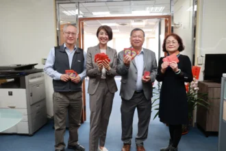 春節前夕發給小紅包　縣長許淑華祝大家新春行大運