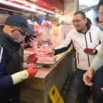 除夕倒數3天　侯友宜視察傳統市場及超市　買氣旺、備貨足、公安不打折