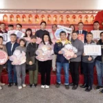 蔣萬安走街拜年！白爛貓專車吸睛　台北年貨大街熱鬧開跑