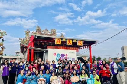 嘉義縣老人福利服務車　新車首航