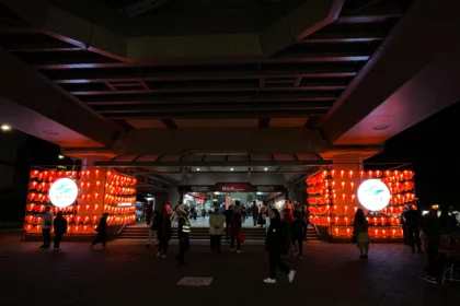 燈耀圓山、捷運迎春　圓山站化身科技感燈節打卡熱點