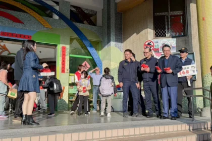 年後開學首日　南港警守護學童安心上學