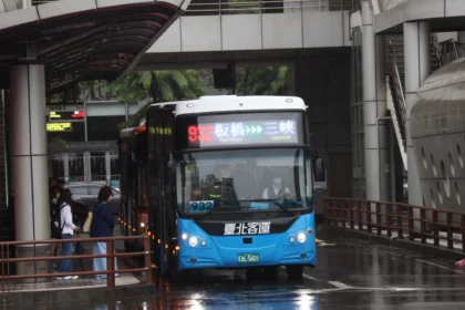 馬年順行走春趣　新北交通局提醒　春節搭公車出遊最便捷