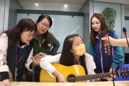 低收戶女孩小亭有社工、安置機構及企業攜手支持　  錄取臺大工學院翻轉人生