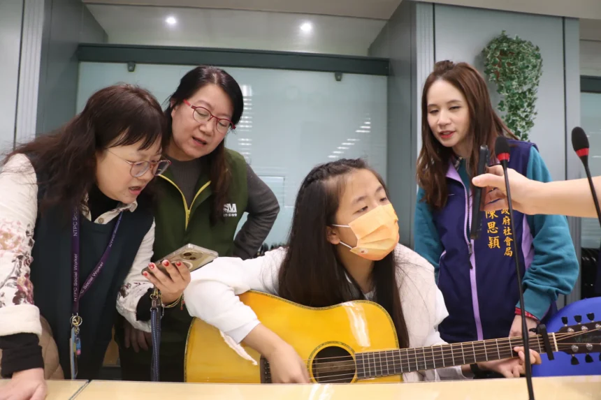 低收戶女孩小亭有社工、安置機構及企業攜手支持　  錄取臺大工學院翻轉人生