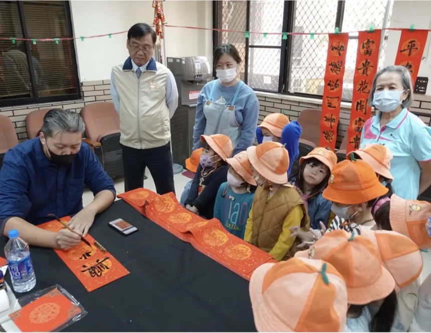 高雄市榮服處舉辦　「駿馬奔騰迎新年 書法名家寫好聯過好年」活動