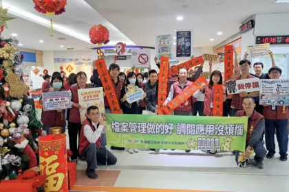 駿馬奔春送祝福　高雄市區監理所多元宣導監理政策　與交通安全措施