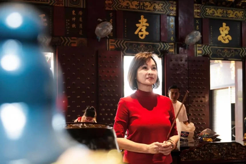 柯志恩啟動廟宇走春　預告發送「馬上有錢」小紅包　傳遞福氣