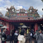 鴻海「錢媽媽」黃秋蓮率領事業群回竹山紫南宮參拜土地公　祈求新年財運亨通