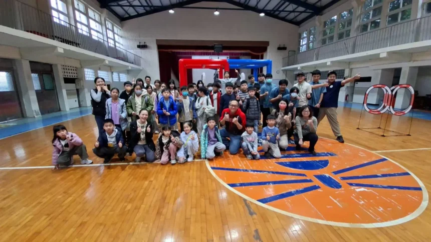 足球飛上天！正濱國中冬令營掀科技運動潮　無人機穿梭射門引熱血歡呼