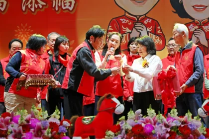 黃敏惠表揚奮發學子　福添福圍爐餐會溫暖雲嘉千人心