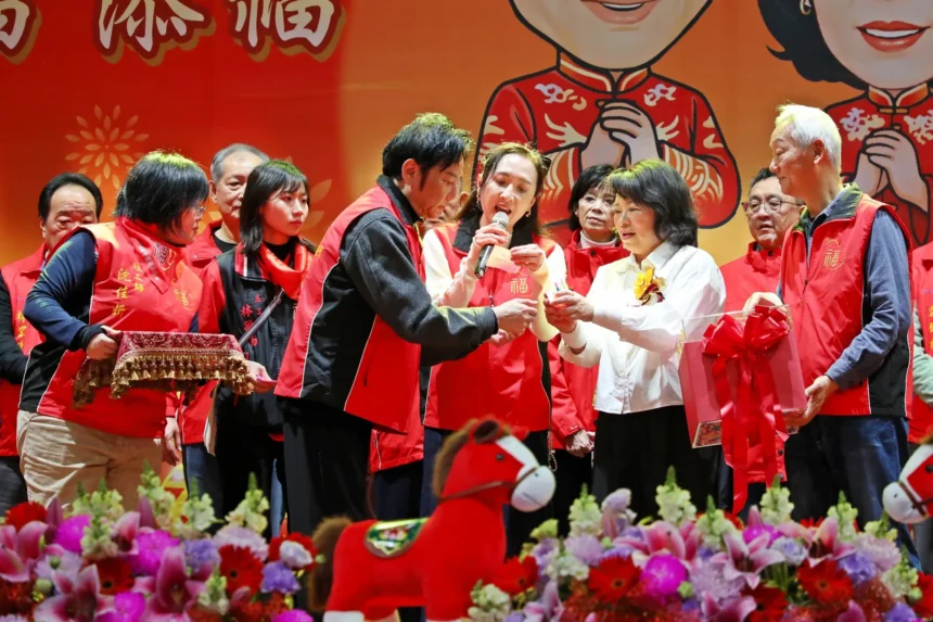 黃敏惠表揚奮發學子　福添福圍爐餐會溫暖雲嘉千人心