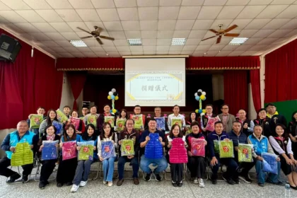 立委游顥募集1,120件羽絨衣　為南投22所偏鄉國小添新年暖意