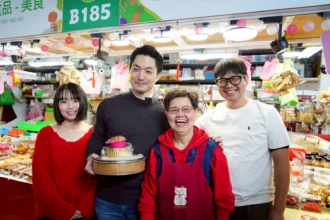 蔣萬安北投中繼市場拜年　送發財金祝福生意興隆