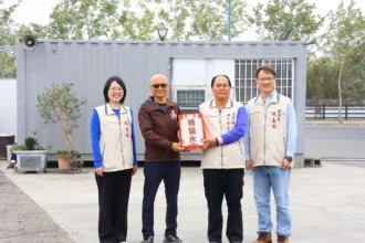 迎新年感謝清潔隊員　嘉義市副市長除夕送暖