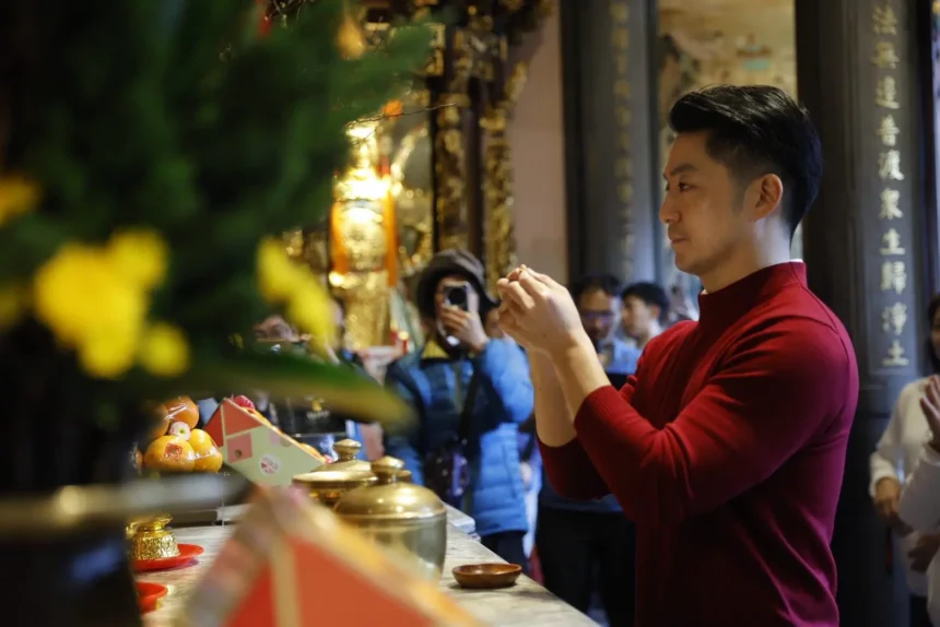 蔣萬安大年初一走春祈福　連訪11間廟宇祝「馬年行大運」