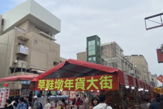 駿馬迎新春　草屯鎮115年農曆春節年貨街　熱鬧登場