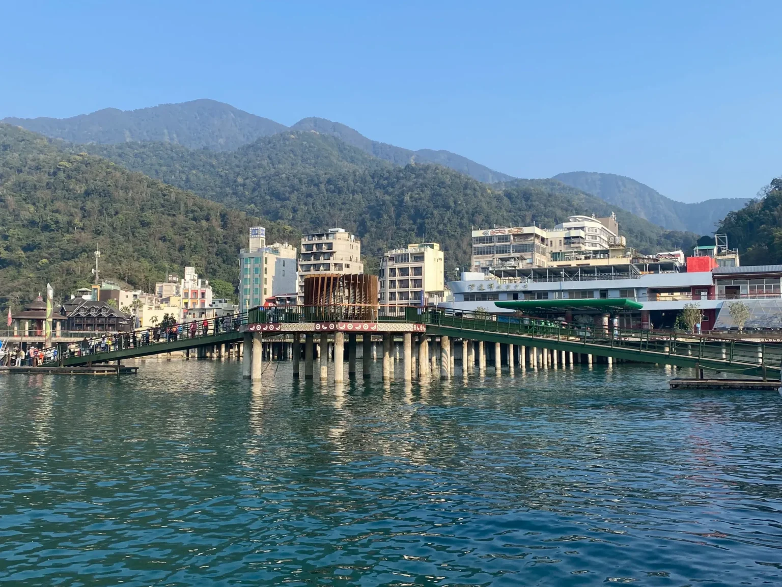 日月潭水位持續下降  日管處啟動首波碼頭應變措施：引橋防滑設施、保全引導確保安全