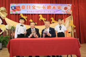 日本礪波市長六度訪嘉義文雅國小　十年鬱金香情緣綻放國際教育力