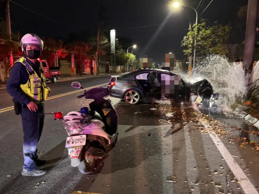高雄自小客車自撞消防栓　釀1死2傷