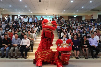 中華醫大舉辦新春團拜活動    發送開運紅包和錢母祈願校運昌隆一馬當先吉祥如意