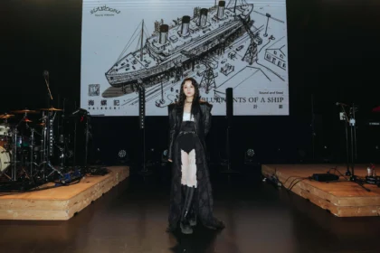 163braces 吳朵芸海盜美學 馬甲 麂皮裙 皮革長外套與蕾絲褲襪新造型