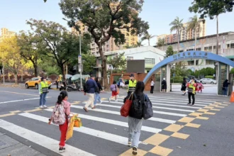 開學日守護校園「交通安全與反詐」　大同警築起平安通學路