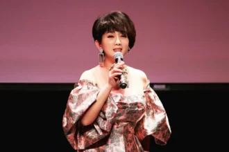 周思潔馬年出招 「最美長輩圖」曬S曲線旗袍照