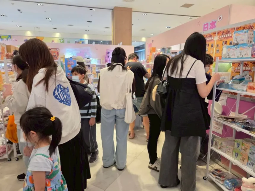 金馬好禮佳賓雙重獨家享受　新光三越高雄左營店美日韓特賣會吸人潮　再享抽IPhone 17 pro、Apple Watch好康