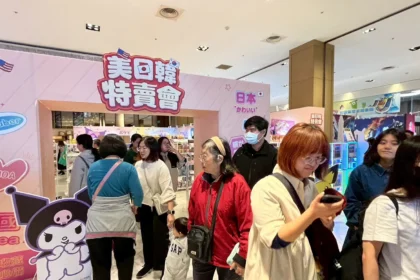 開春添好運購物抽IPhone17pro、Apple Watch  新光三越高雄左營店美日韓特賣會擠爆人潮