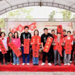 揮毫贈春聯　宜蘭市超人氣、頭城鎮送紀念紅包、五結鄉備暖心湯品