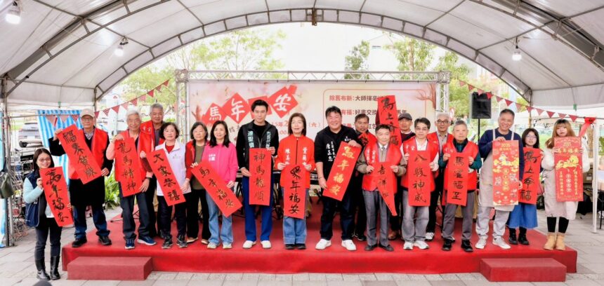 揮毫贈春聯　宜蘭市超人氣、頭城鎮送紀念紅包、五結鄉備暖心湯品