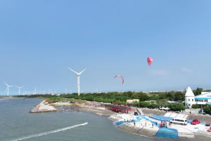 大安濱海樂園3月開放水域遊憩活動！　親海逐浪賞夕陽一次滿足