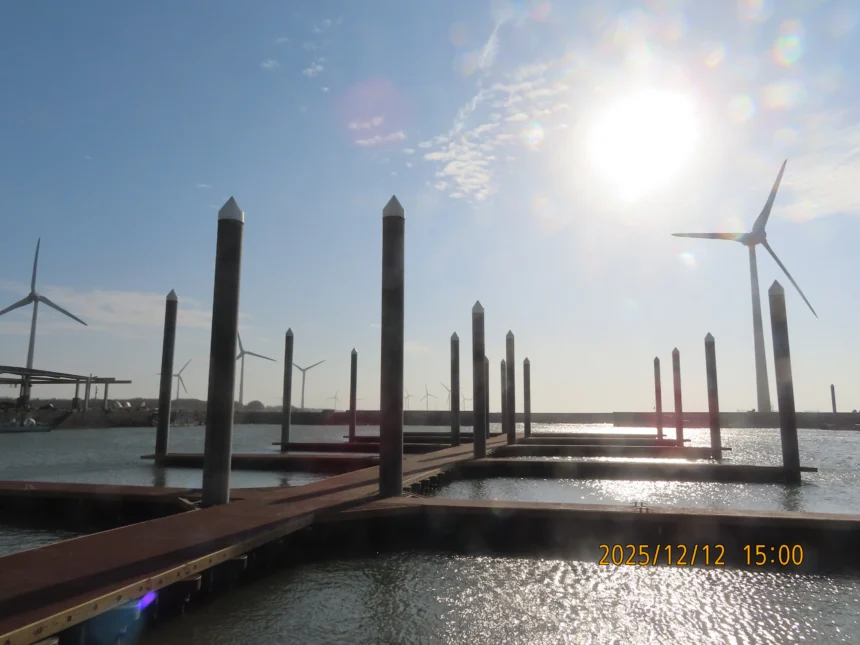 斥資7千萬打造浮動碼頭！　中市松柏漁港升級完工 新增40泊位、解決漂沙問題