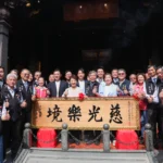 樂成宮化身幸福殿堂！ 　盧市長見證集團婚禮 贈匾感謝媽祖庇佑