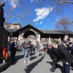 跨海致敬革命先賢！　盧市長訪問紐約中華公所 向國父銅像鞠躬獻花