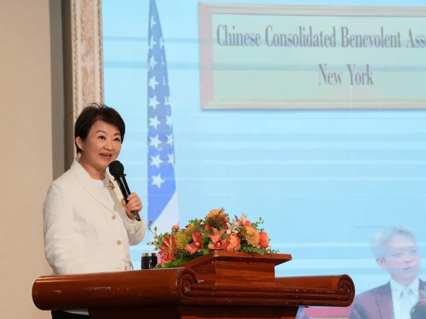 世界中心發光發熱！　盧市長紐約感性演說 致敬僑胞勇氣與打拚精神