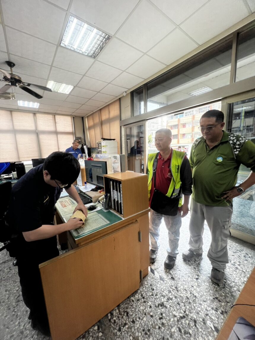 一小時尋回失主！　中市大肚區清潔隊拾金不昧展現職人精神