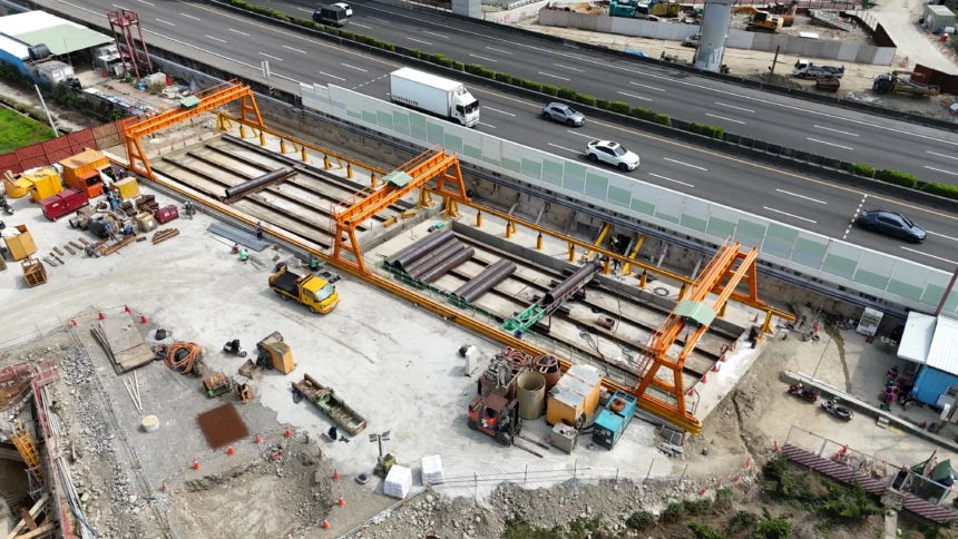 穿越國道1號「開洞」！　全國最大台中市政路延伸管冪工程邁入關鍵里程碑