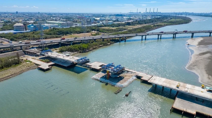 橫跨中彰「大肚和美橋」正式命名！　工程進度近9成 目標今年底完工通車