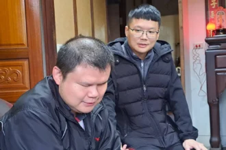 先天視障者呂坤諭與長輩相依為命　社會局引進樂明身障服務重建生活