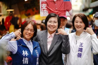 藍委王鴻薇、林倩綺陪同掃街　徐欣瑩竹北衝刺初選拚勝出