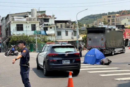 大貨車右轉擦撞機車　女騎士遭輾壓喪命