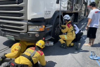 女騎士停曳引車右前方　綠燈一起步遭追撞送醫不治