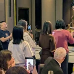 周興哲紅包雪片狂撒 猜拳拼獎金全場暴動 星空飛騰春酒嗨翻台北