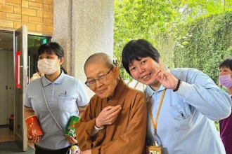 喜互惠行動車開進蘭陽仁愛之家　長者、同仁及義工們一起鬥鬧熱