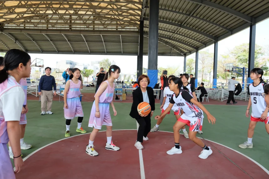 彰化縣國小籃球聯賽開幕　49校614名小將齊聚競技