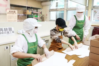 再耕園庇護工場公益喜餅傳遞幸福溫度　三指歌手蔡佩芙婚禮首選