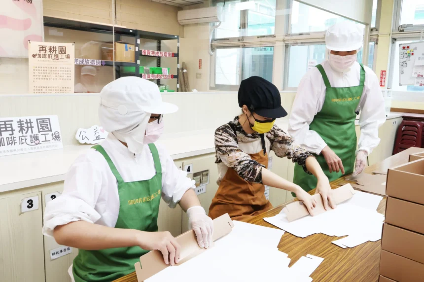 再耕園庇護工場公益喜餅傳遞幸福溫度　三指歌手蔡佩芙婚禮首選